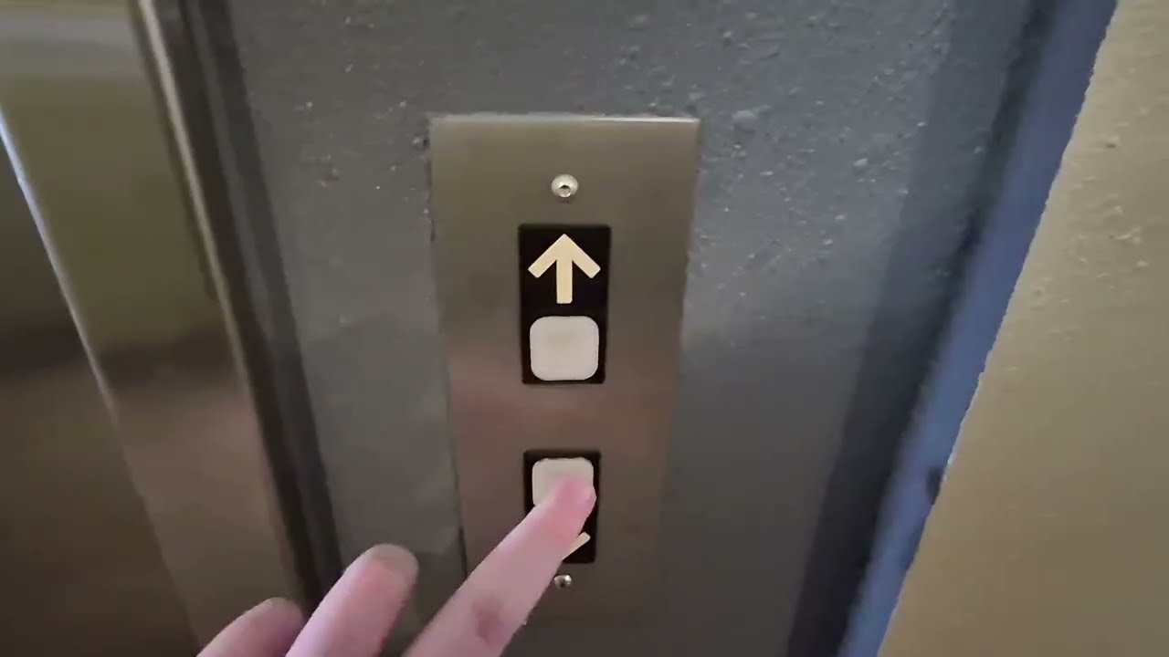 2001 ThyssenDover Hydraulic Elevator at Comfort Inn O'Fallon IL