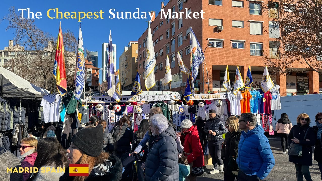 El Rastro En La Plaza de Castilla Madrid España