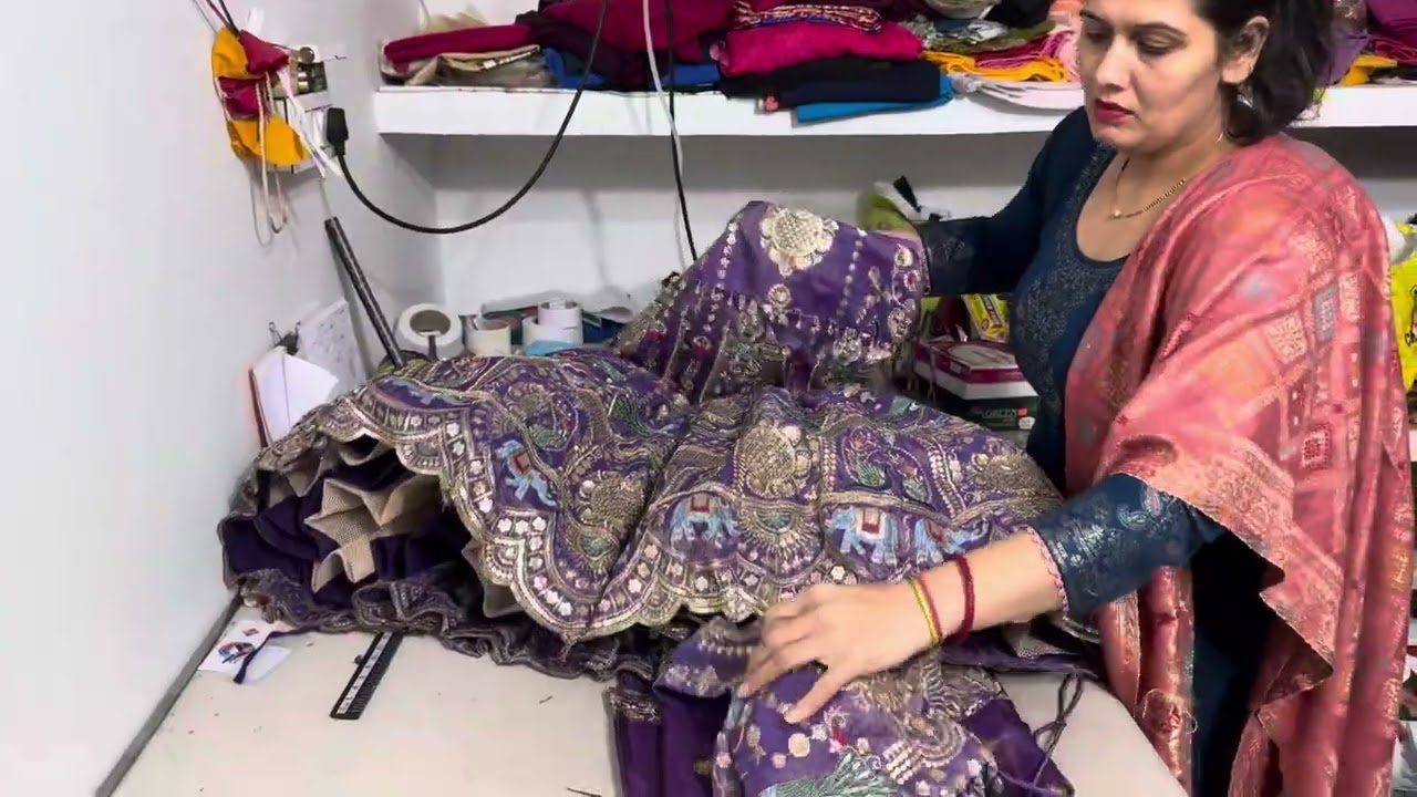 आज हमारे boutiqe पर बना है एक बहुत ही सुंदर लहंगा! Contact-9667308066.#fashion #trendingoutfit