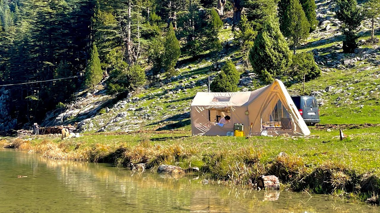 КЕМПИНГ С ПАЛАТКОЙ-БУНГАЛО У РУЧЬЯ