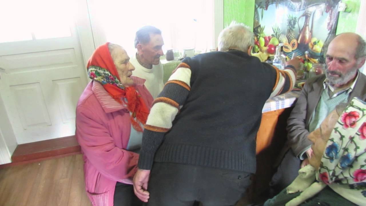 Космач співає партизанські пісні Гаврищук Параска і Поляк Марія