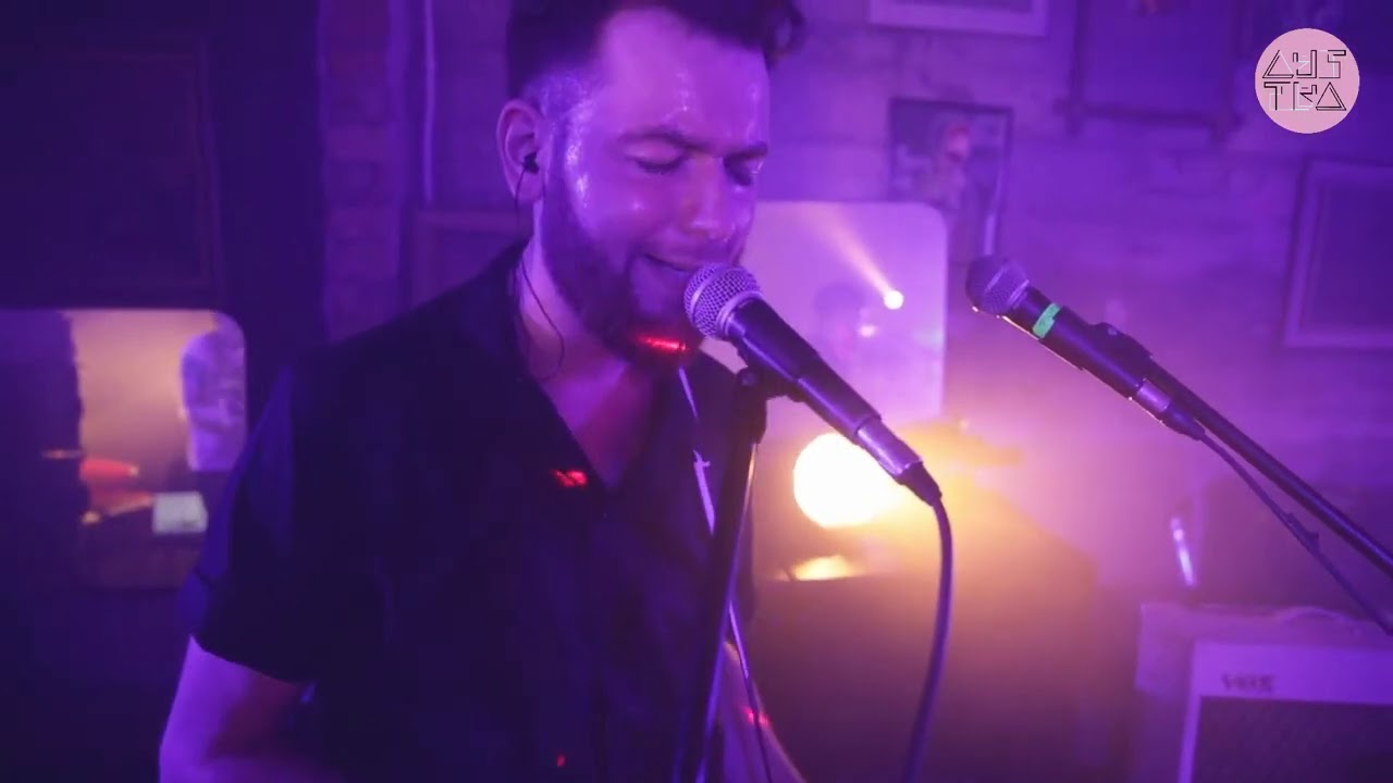 | Hope Leslie - Up In Space | Lustra Live Session