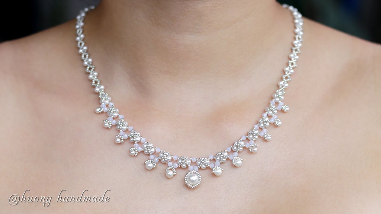 'Beautiful In White' wedding necklace. How to make beaded jewelry. Beading tutorial