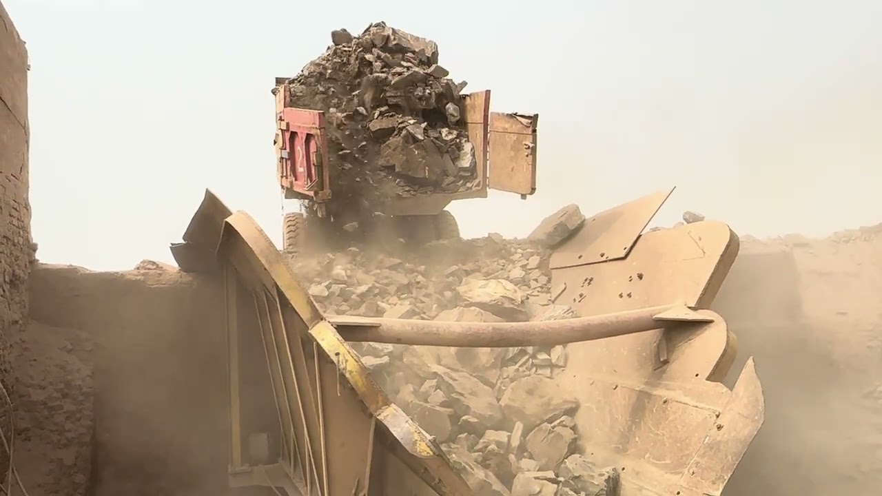 Powerful Machine Crushing Huge RocksGiant RockCrushing Machine in ActionHeavy Machine Breaking Massi