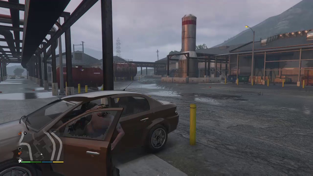 Escondendo o carro para fuga