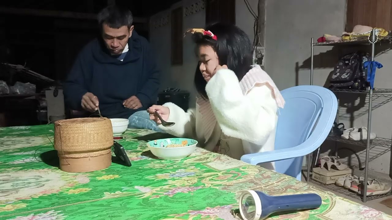 คืนนี้มากินมาม่ากับลุงหว่างน้องตองนะครับ FC ใจดีทุกท่าน #น้องตองกกกอก