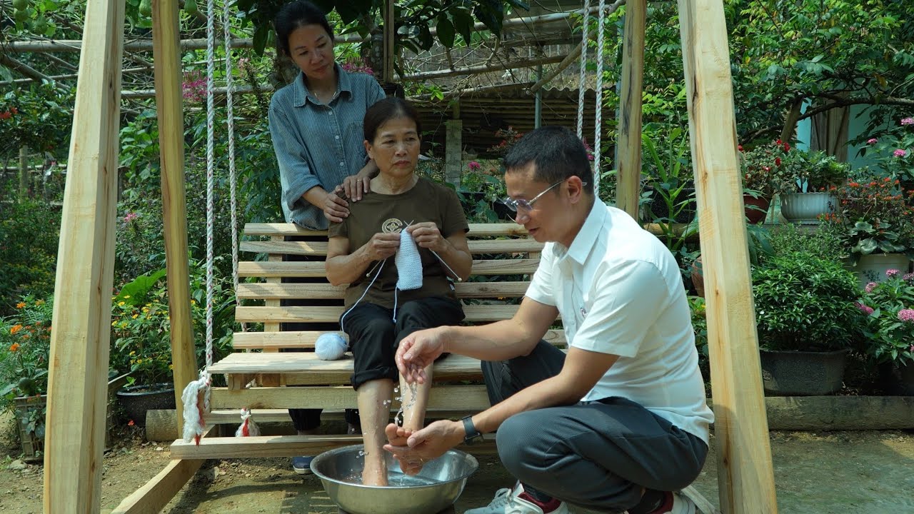 Uri's mother was forgiven by her son for all her mistakes that had caused trouble. L&yacute; Tử Ti&ecirc;u 