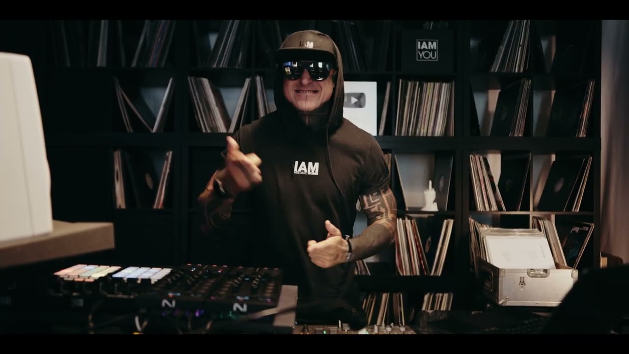 Recall feat. SzumH / Alfred Heinrichs &ndash; Zukunft Allein (Remix)