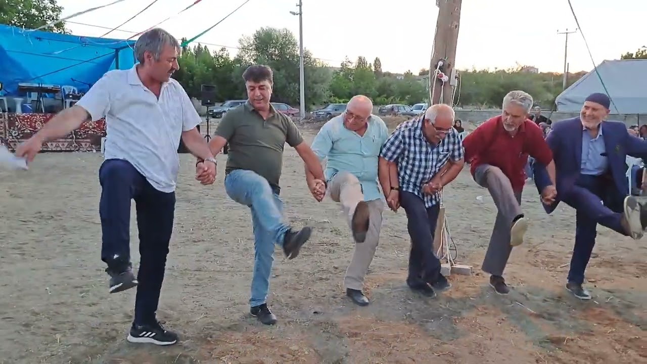 Sarıyahşi Halayı böyle çekilir