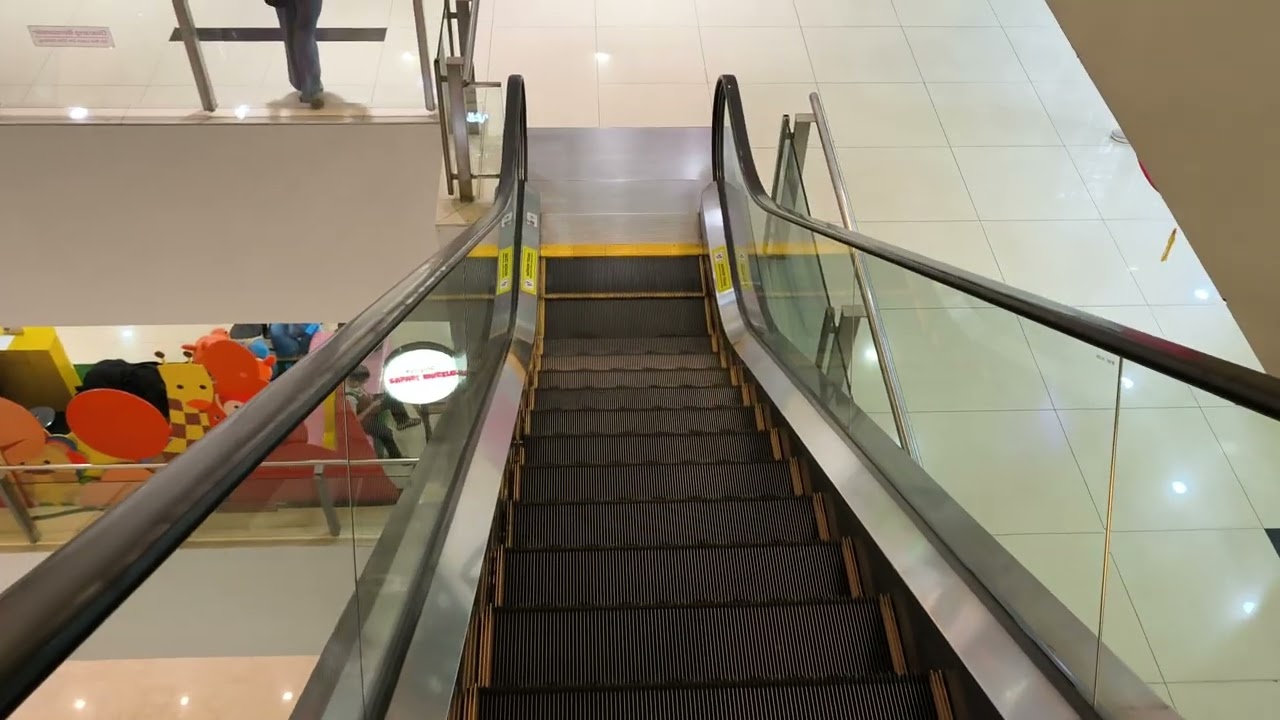Hyundai Escalator Cipinang Indah mall Jakarta Timur (Bagian 2)