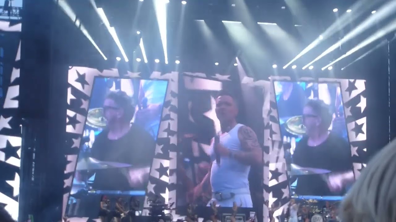 02 Robbie Williams- Land Of A Thousand Dances (Chris Kenner Cover)