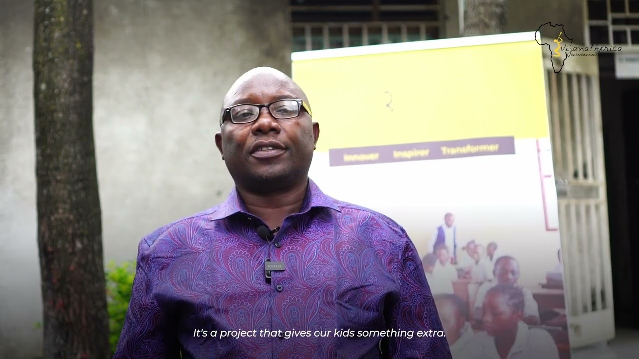 Des élèves découvrent le numérique pour la première fois à Goma avec École Mobile