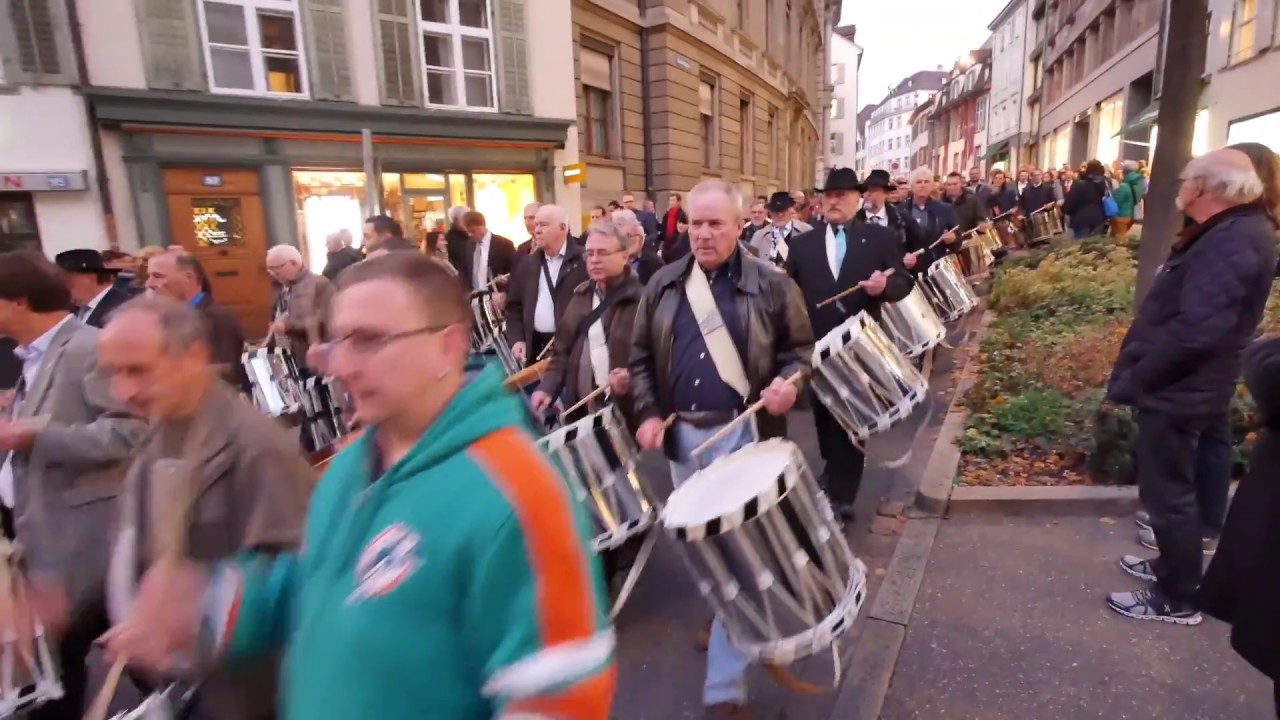 Basler Herbstmesse 2016 Umzug der Basler Tamboure  zu 