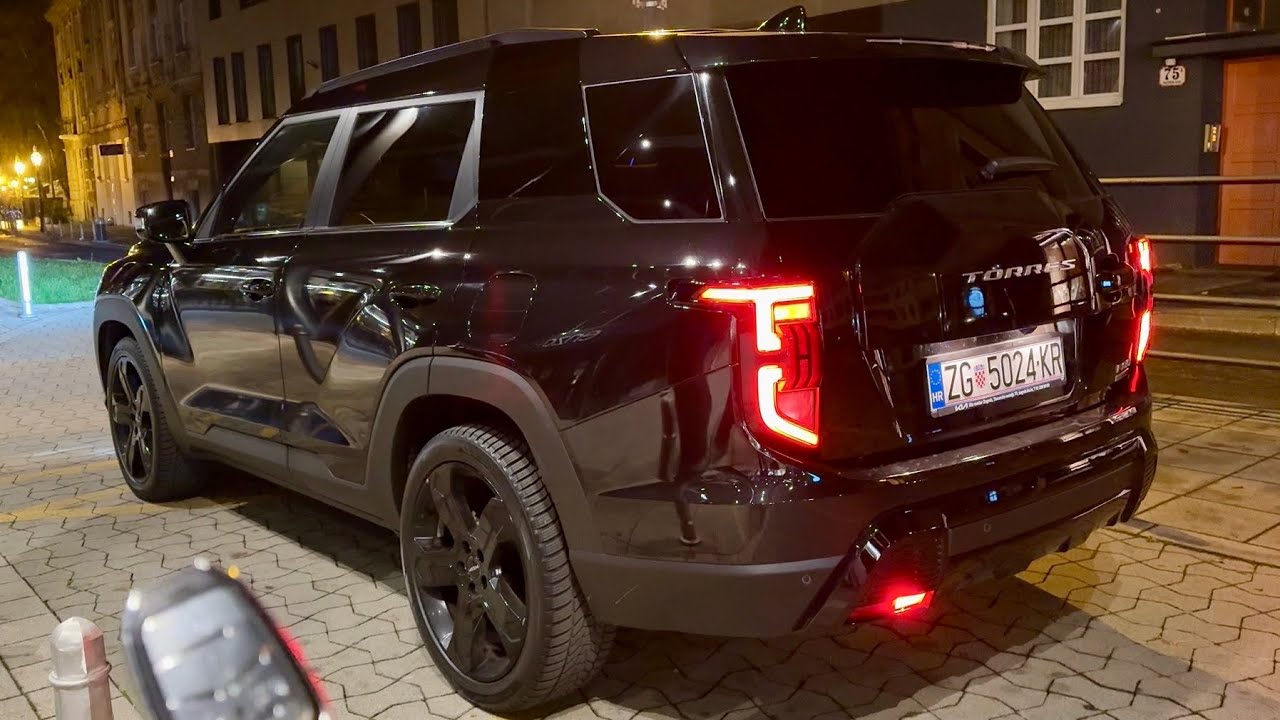KGM TORRES Hybrid 2026 at night - IMPRESSIVE LED lights, AMBIENT lighting & digital cockpit views
