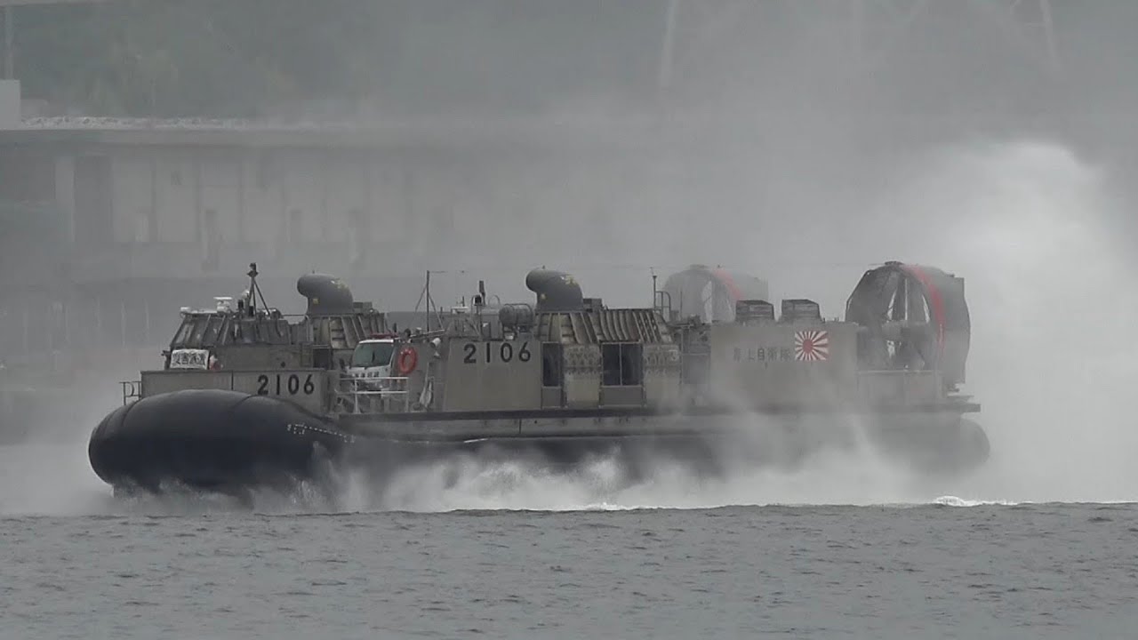 観客大変🥶豪快‼水しぶきを上げまくるLCAC‼　2025海上自衛隊イベント輸送艦LST-4003「くにさき」艦艇公開ホバークラフト展示・宇品港１万トンバース
