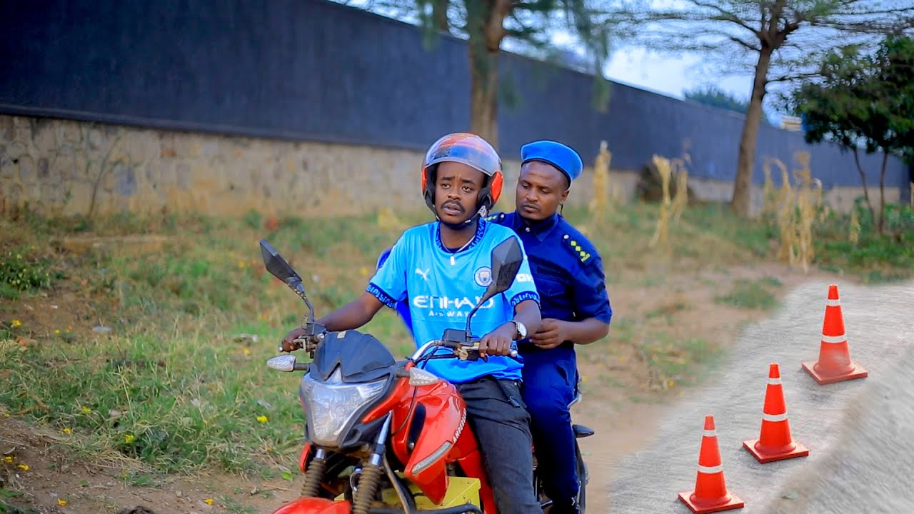 😳REGIS AKOZE IKIZAMINI CYA PERIMI MUBUSANZA MBERE YA POLICE🇷🇼SIRIKIRASIYO YA MOTO REGIS SKITS