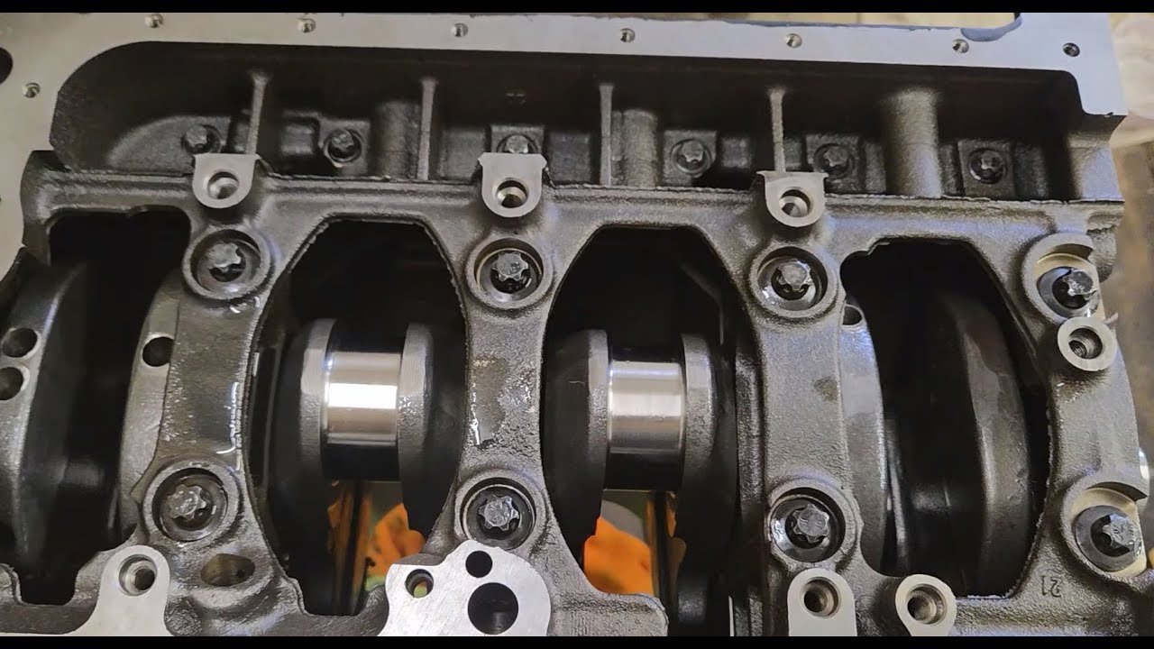 Renault Trafic 2.5dCi - składanie silnika - część pierwsza #G9U #renault #mechanic