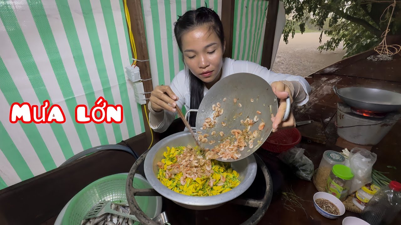 Đặc Sản M&ugrave;a Nước Nổi C&aacute; Linh Chi&ecirc;n Bột, T&eacute;p Đồng Trộn Gỏi B&ocirc;ng Đi&ecirc;n Điển | Kh&oacute;i Bếp - Tv  243#