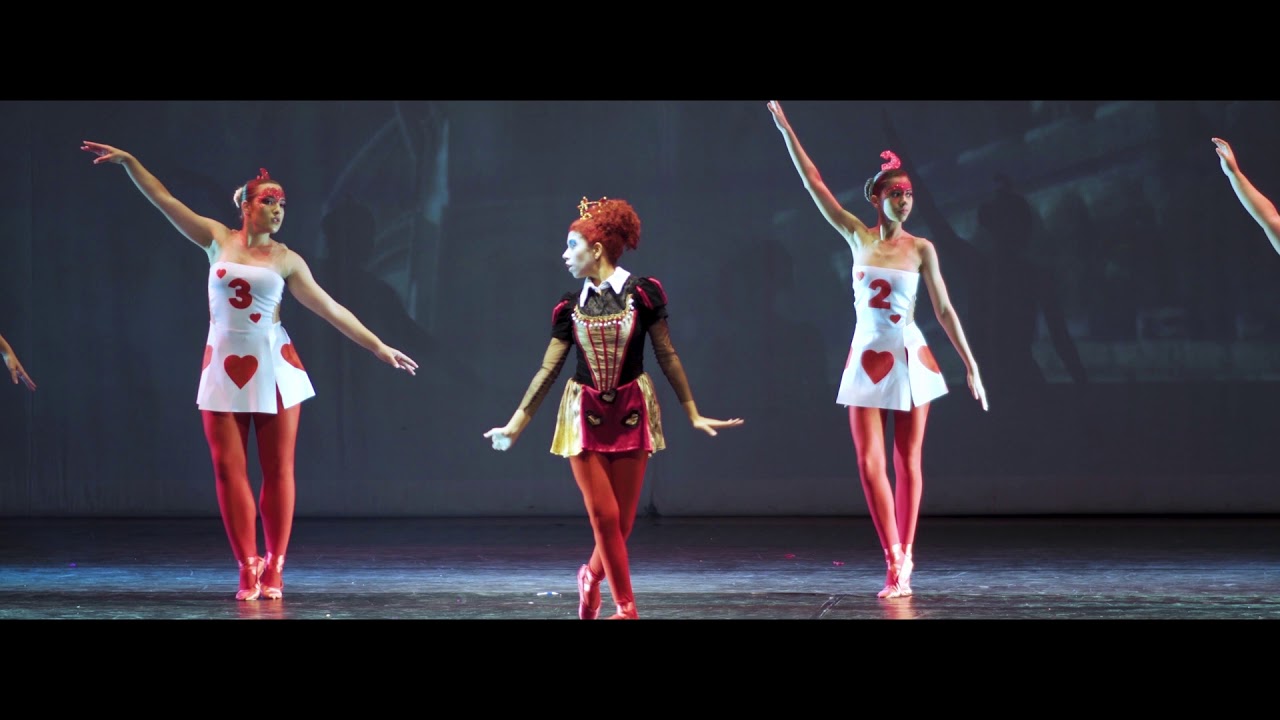 Ballet Adriana Rezende em: Alice no país das maravilhas - Entrada da rainha