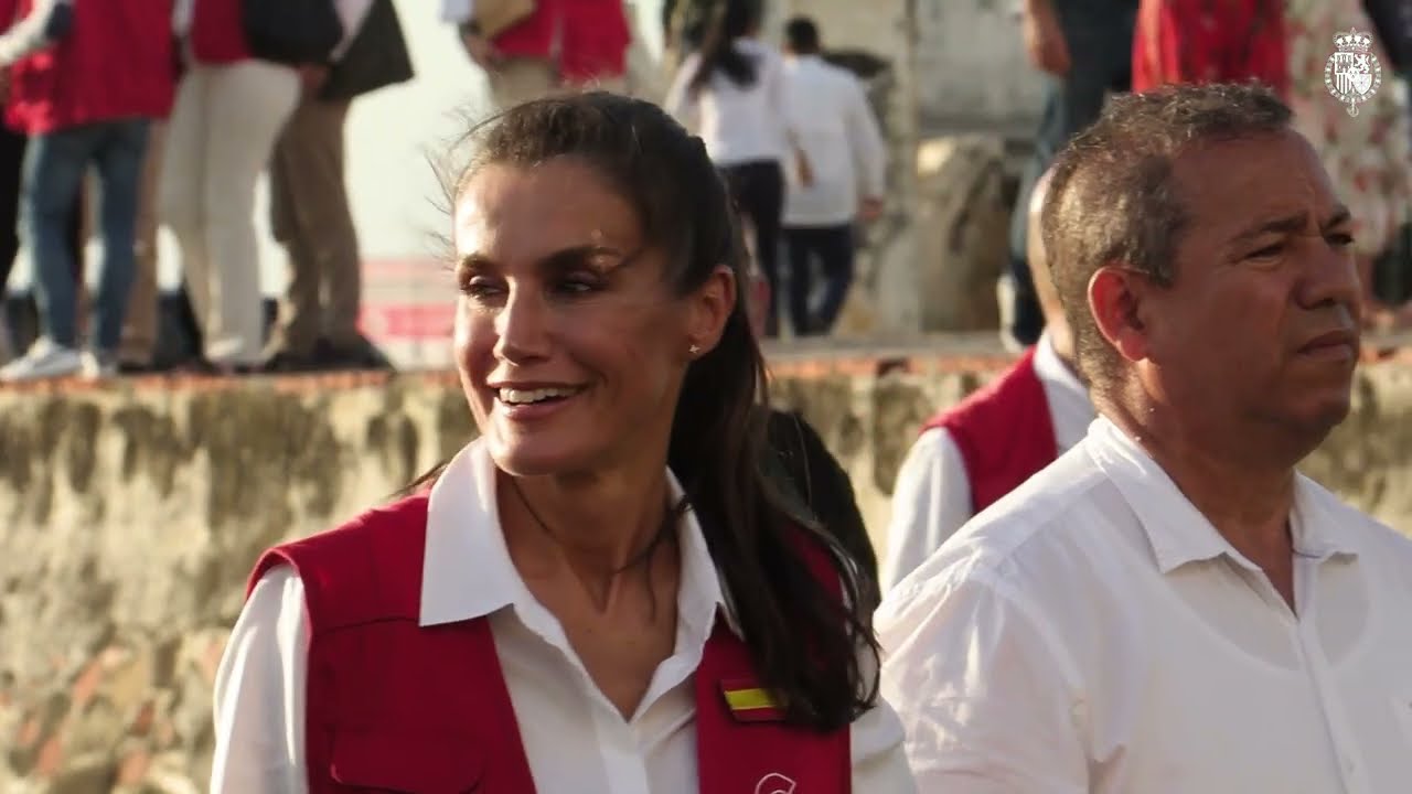S.M. la Reina visita la Escuela Taller de Cartagena de Indias y unos trabajos de restauración