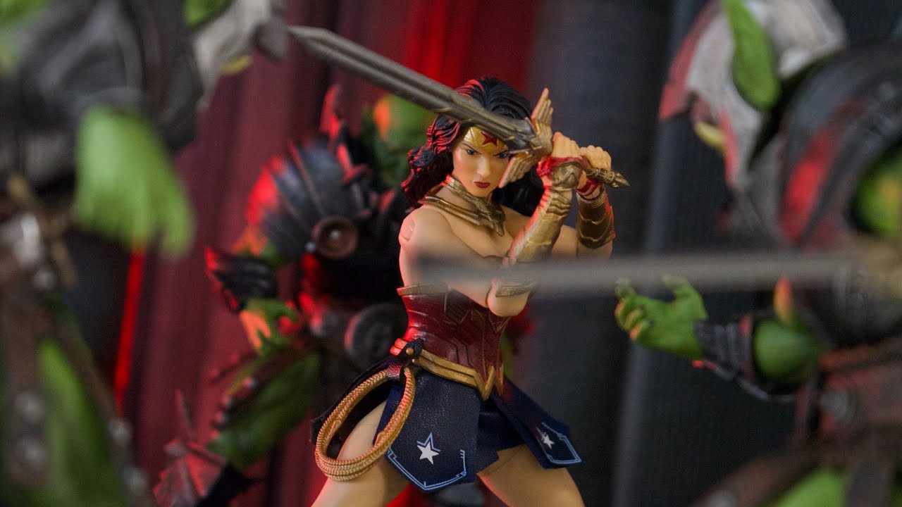 Mezco One:12 Collective DC Comics Wonder Woman (Modern Ver.)  Review