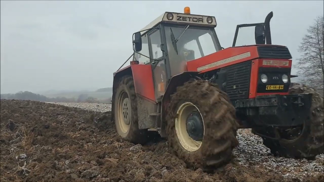 Zetor Crystal 16145 s pluhem PHX 5 podmítka 2022