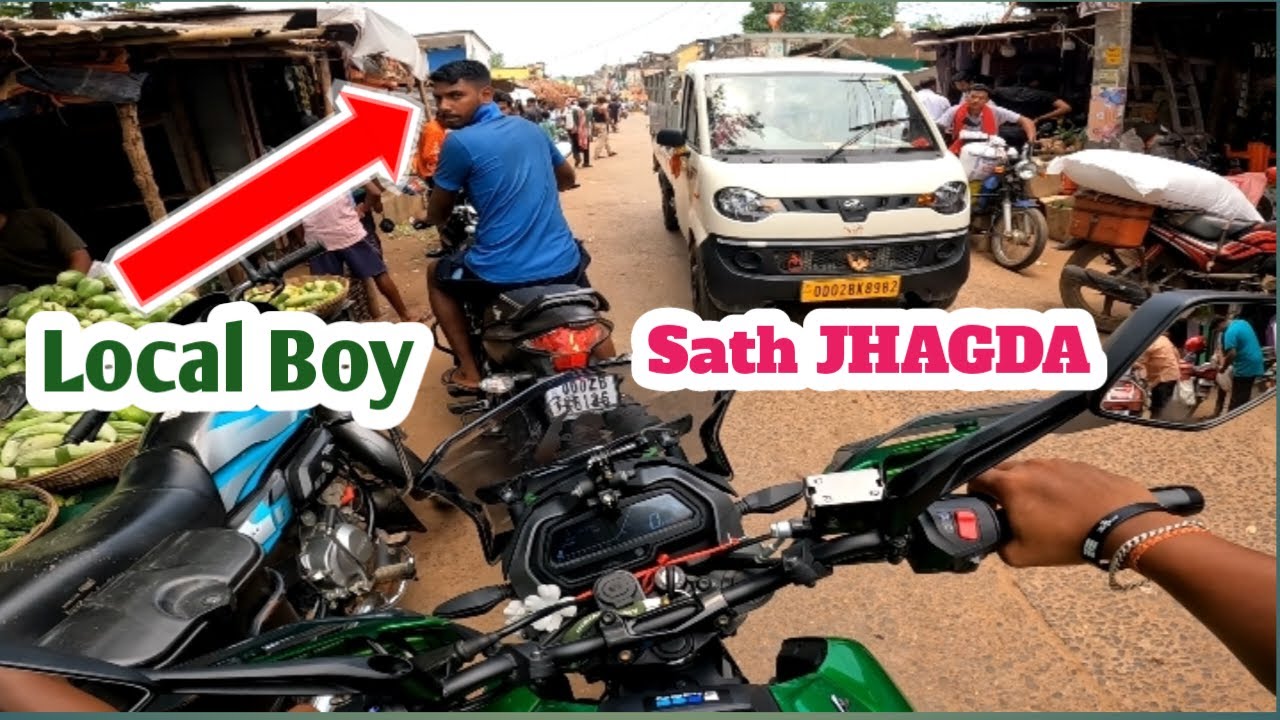 Dominar ko market me se nikalte samay hua Jhagda 