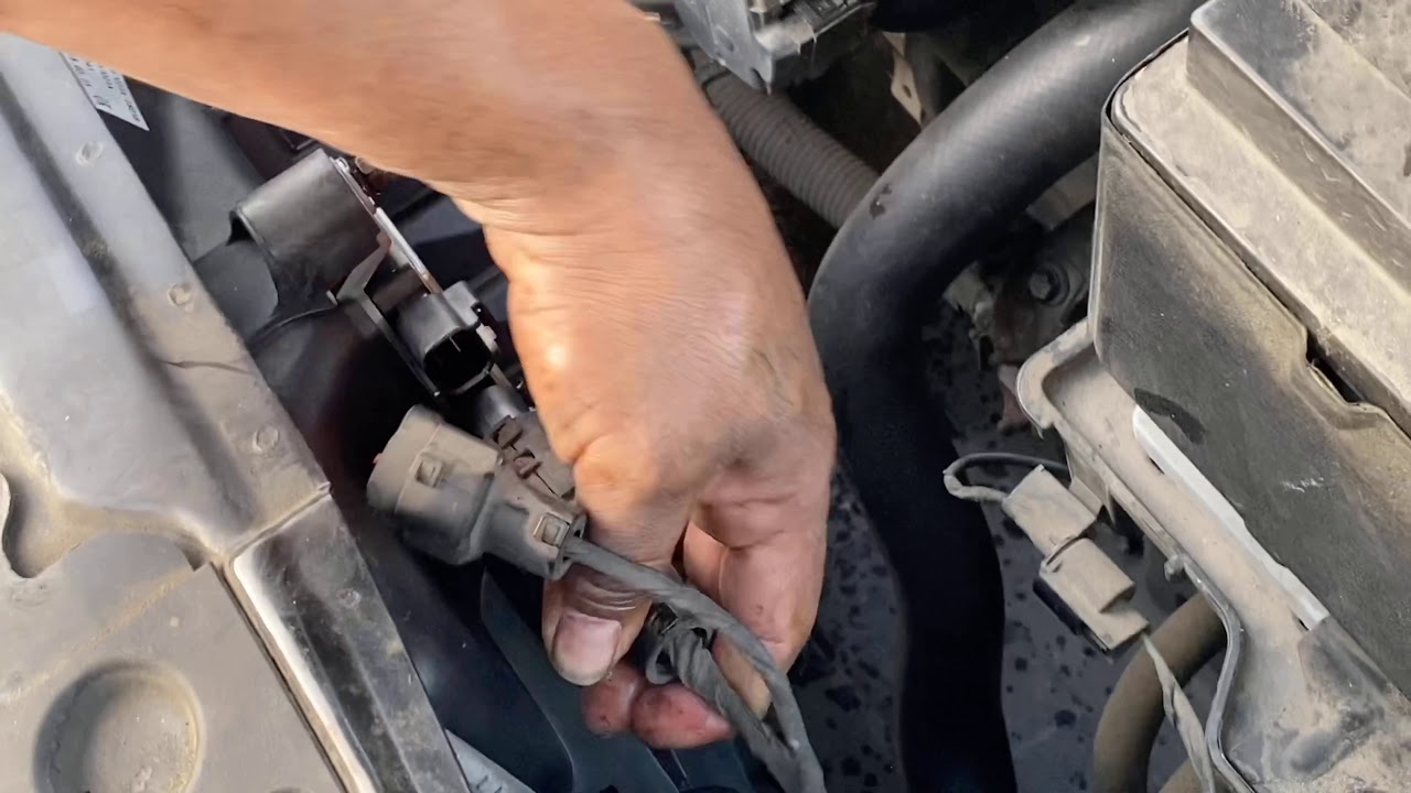 2014 Kia Optima how to replace cooling fan ..... como cambiar el abanico o ventilador del radiador