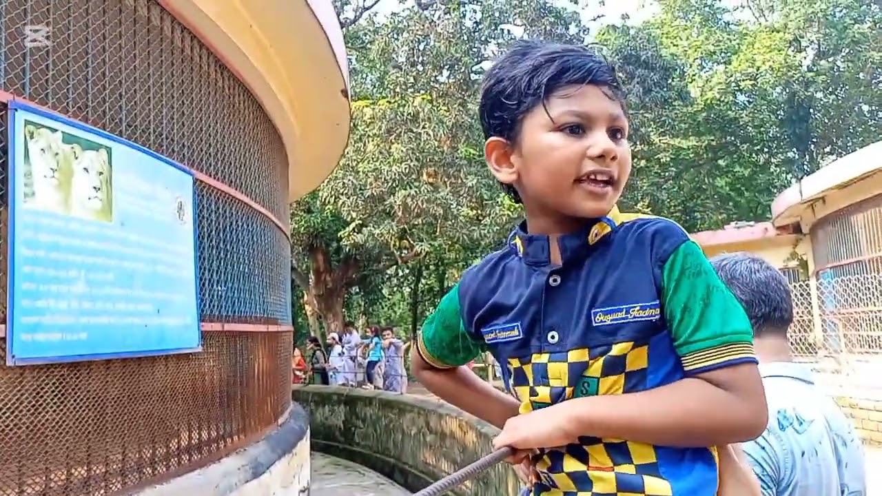 মতিঝিল মেট্রোরেল স্টেশন থেকে মিরপুর এক চিড়িয়াখানায় বেরালাম