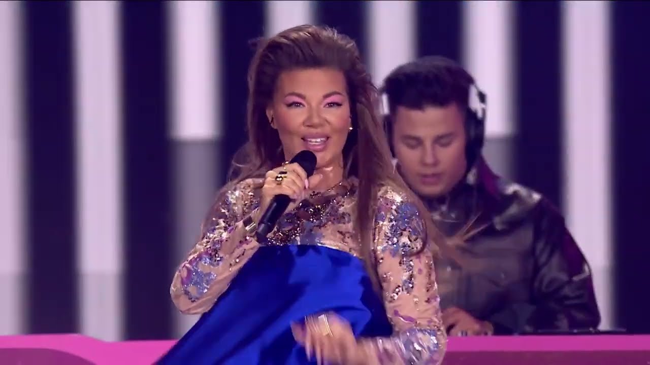 Edyta G&oacute;rniak & Enso &ndash; &ldquo;Flowers&rdquo; (Miley Cyrus) | Sylwester z Dw&oacute;jką, Poland