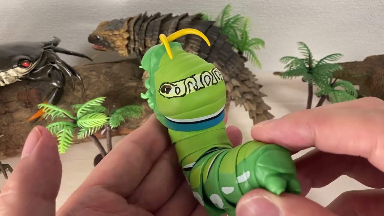 Opening Japanese Capsule Toy(gashapon) larva/caterpillar