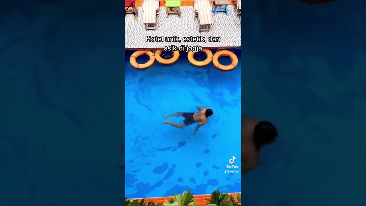 Kalo kolam renangnya begini vibe nya ceria terus.. #hoteldijogja #hoteljogja