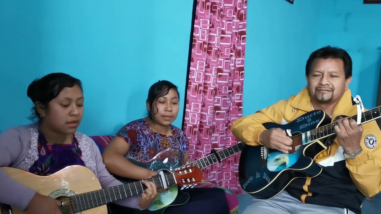 El camión de pasajeros- con nuestra alumnas  @DuetodeDiosofficial