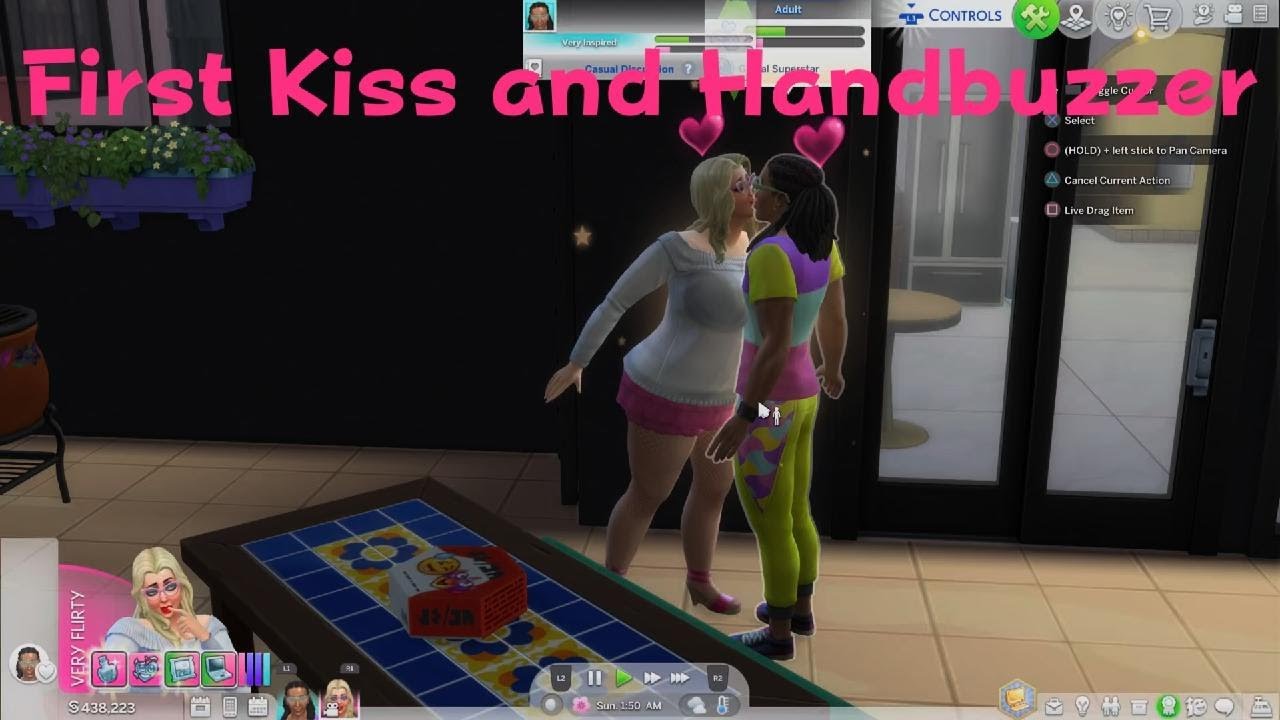 The Sims 4 - Valeria Sciacchitano's First Kiss and Handbuzzer