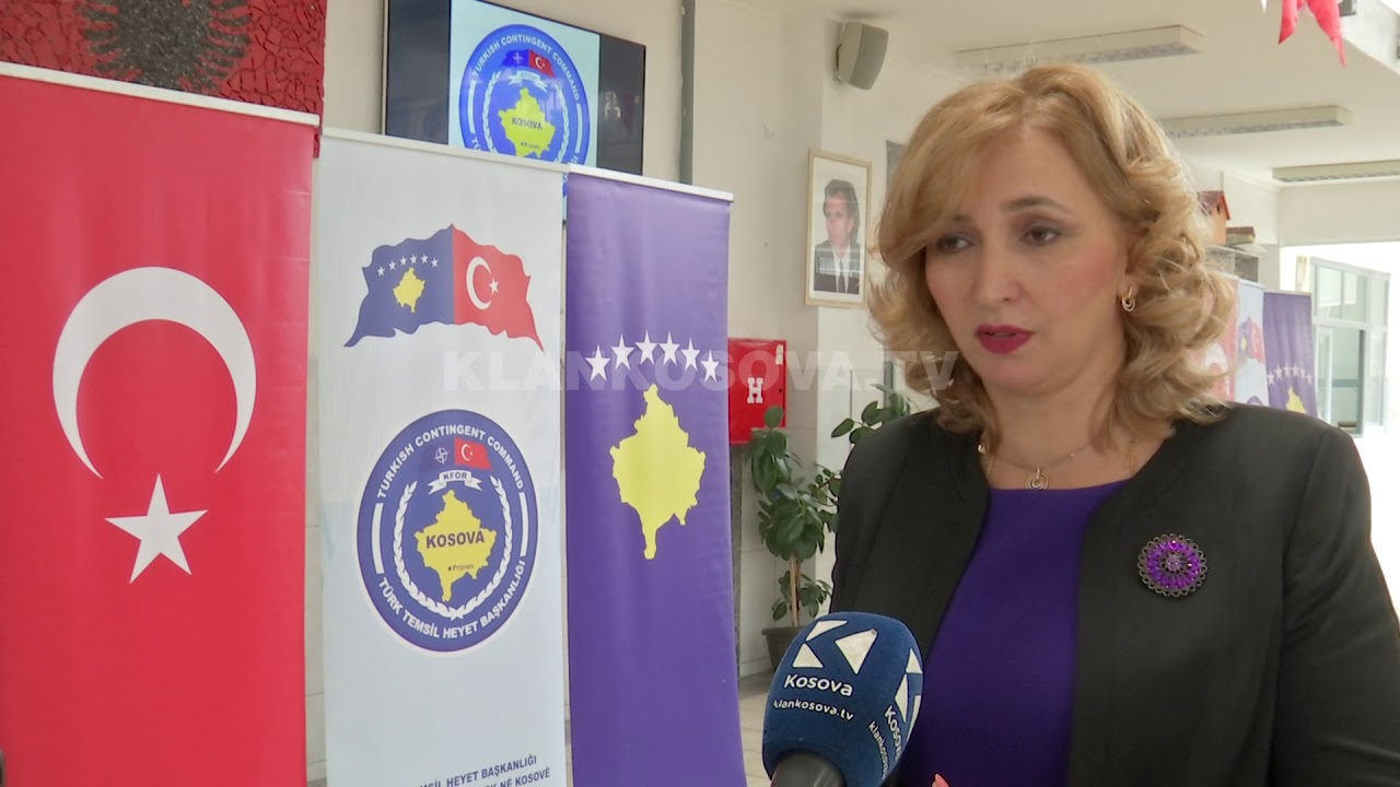 KFOR-i turk ia dhuron 20 projektor&euml; shkoll&euml;s &ldquo;Xhemajl Mustafa&rdquo; - 10.04.2019 - Klan Kosova
