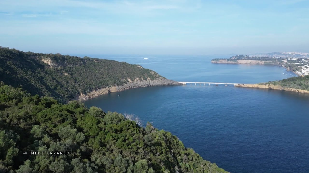 MEDITERRANEO – En Italie le site préservé de l’Ile de Vivara est relié à Procida par un pont