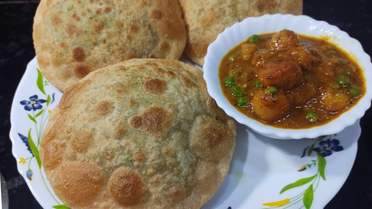 শীত শেষ হওয়ার আগে আরেকবার বানিয়ে ফেলুন দারুন স্বাদের কড়াইশুঁটির কচুরি Koraishutir Kochuri Recipe