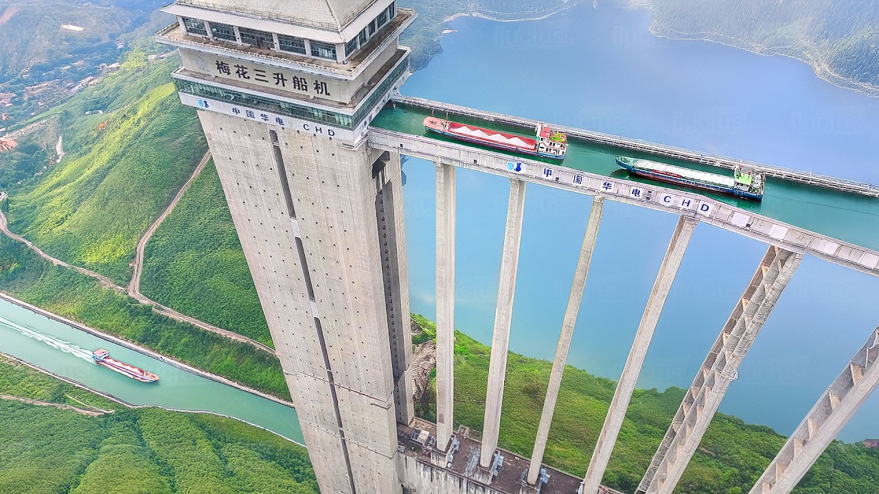 Riding China&rsquo;s Scary High Ship Elevator to Cross a Mountain