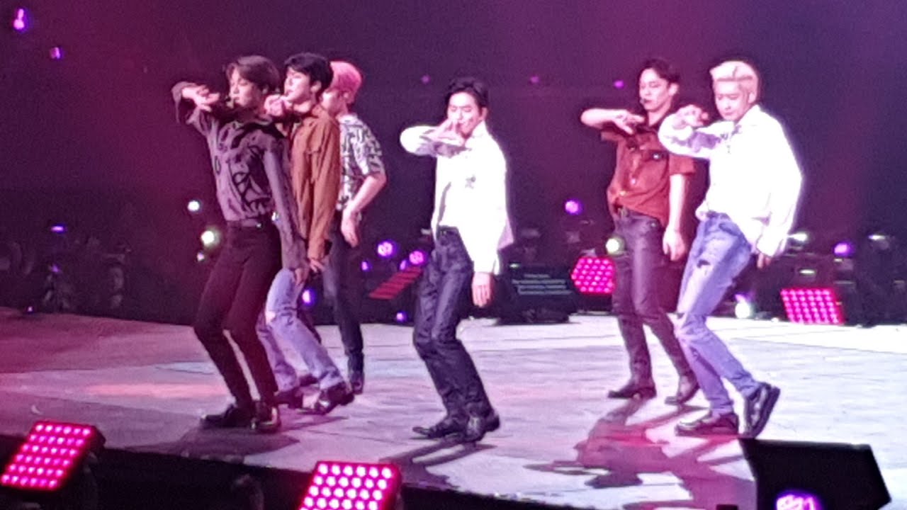 EXO sings Love Shot LIVE in Manila EXO PLANET #5 EXplOration
#EXplOrationLiveinMNL
#LoveShot