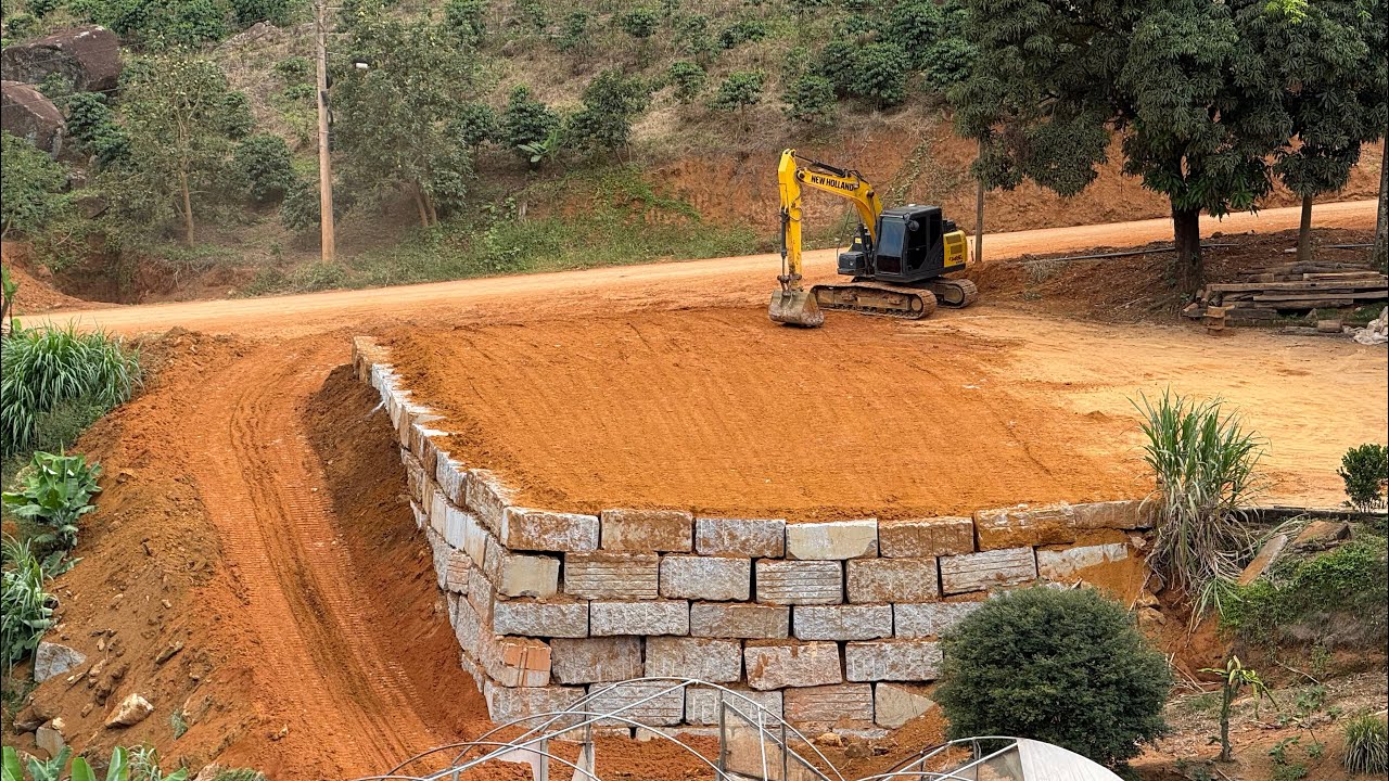 FAZENDO UMA PRAÇA COM ESCAVADEIRA HIDRÁULICA NEW HOLLAND 145EVO