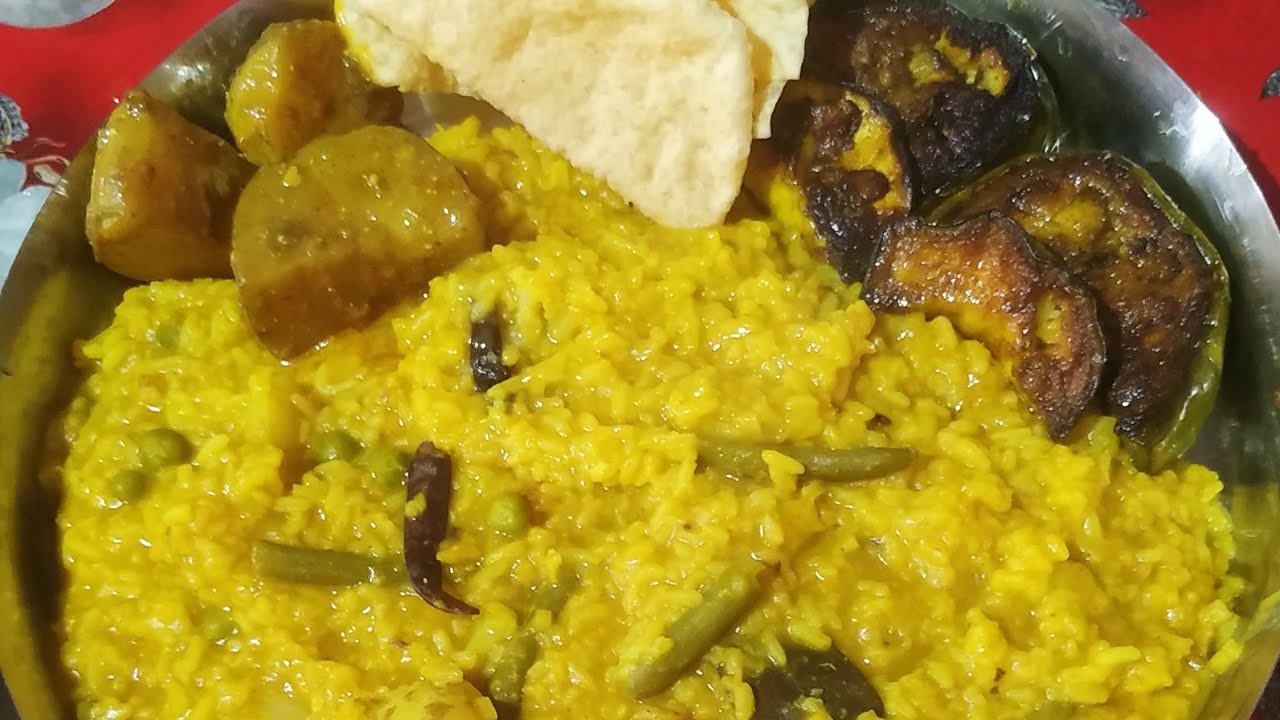 অনেক দিন পর আজ আমি ভিডিও পোস্ট করলাম বন্ধুগণ। অসাধারণ স্বাদের সবজি খিচুড়ির রেসিপি। 👌👌