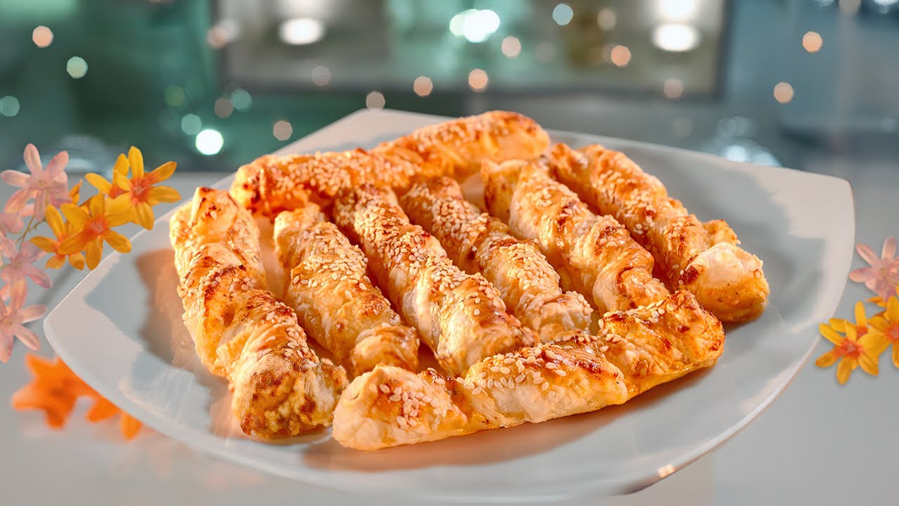 🧀 Cheese Twisted Sticks! | [savory puff pastry appetizers] 🥨! |
