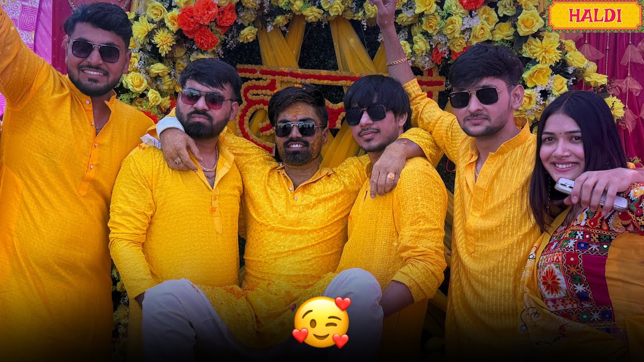 Bhai की हल्दी में हंगामा किया 😱🤣|| Dholak के साथ गीत गाया 😜|| Ruchi Mohit ||