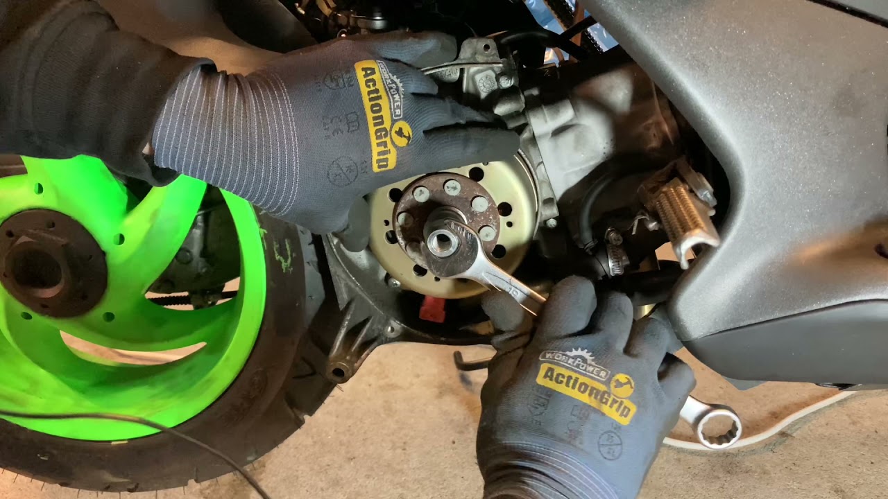 Roller Simmerringe/Wellendichtringe Kurbelwelle austauschen - Teil 2 - Polradseite - Piaggio/ Gilera