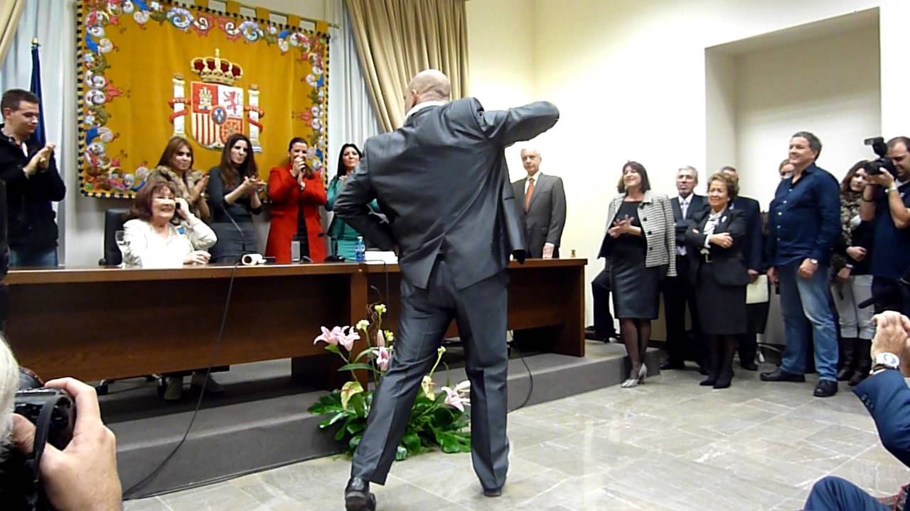 Paco Mora baila y recita Una dos y tres de Manuel benitez Carrasco a Marifé.MOV