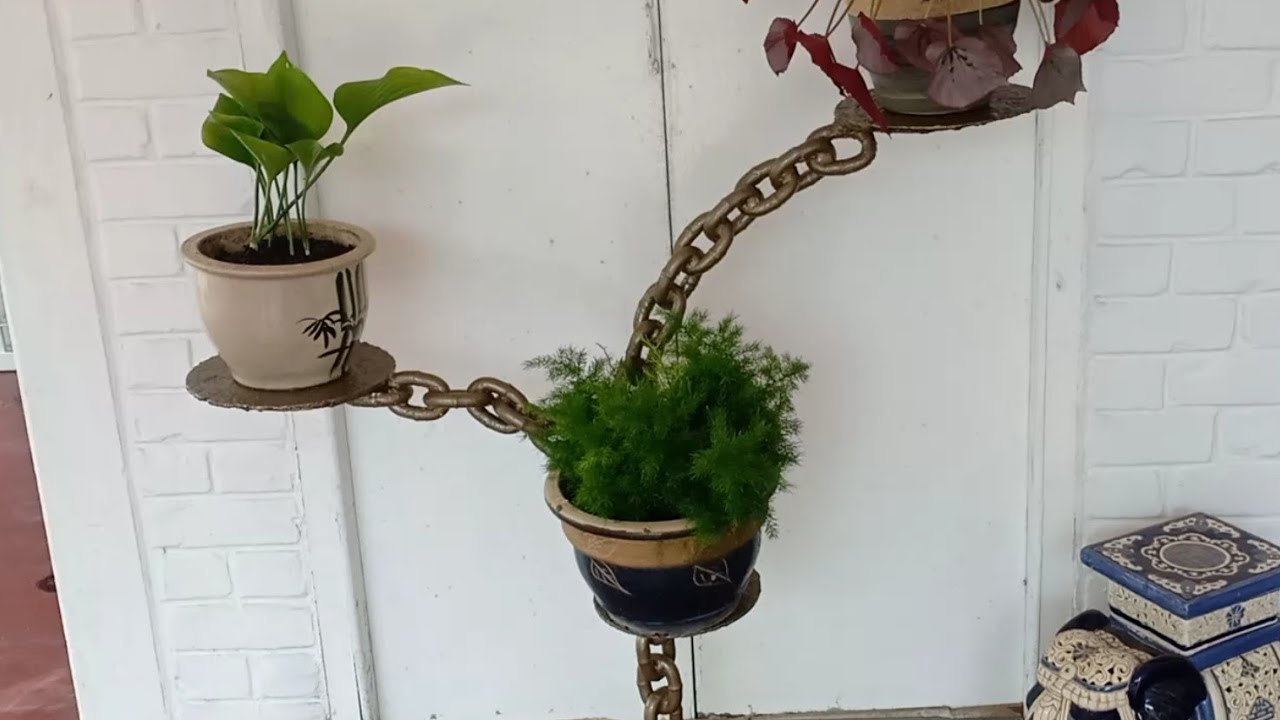 Rantai Kapal Korek berusia  50 tahun dijadikan Stand Pasu Bunga.