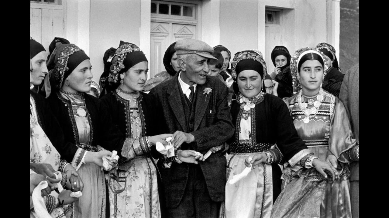 ΓΛΕΝΤΙ ΣΤΗΝ ΑΥΛΩΝΑ ΚΑΛΙΟΠΗ ΧΗΡΑΚΗ