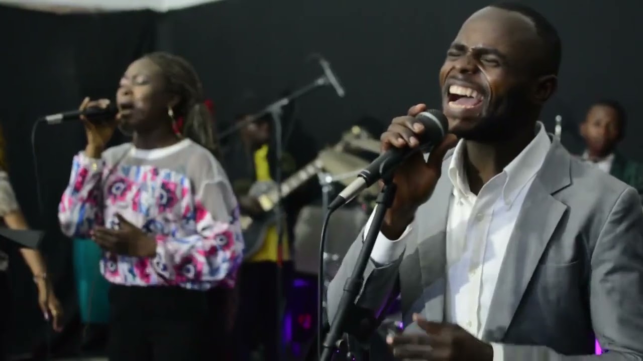 je viens t'adorer avec Gap music