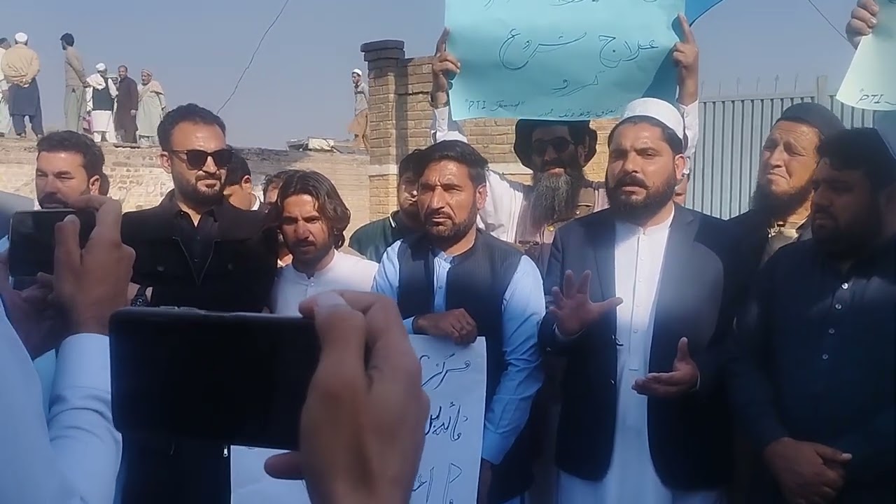 پی ٹی آئی تحصیل جمرودنے جمرود پریس کلب کےسامنے عمران کوصحت سہولیات باہم پہنچانے کیلئےاحتجاجی مظاہرہ۔