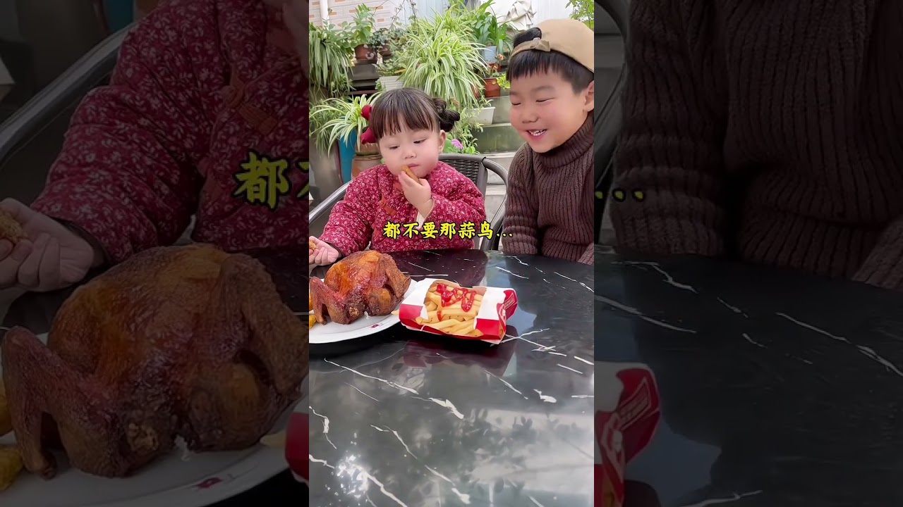 還沒開始就已經吃上了&hellip;忍耐力挑戰變沉浸式吃播&hellip;#兄妹倆 #騙你生女兒 #人類幼崽